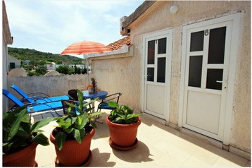 Croazia Privát Sutivan, Esterno